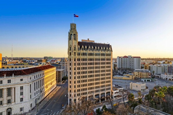 The Emily Morgan Hotel - A DoubleTree By Hilton image 1